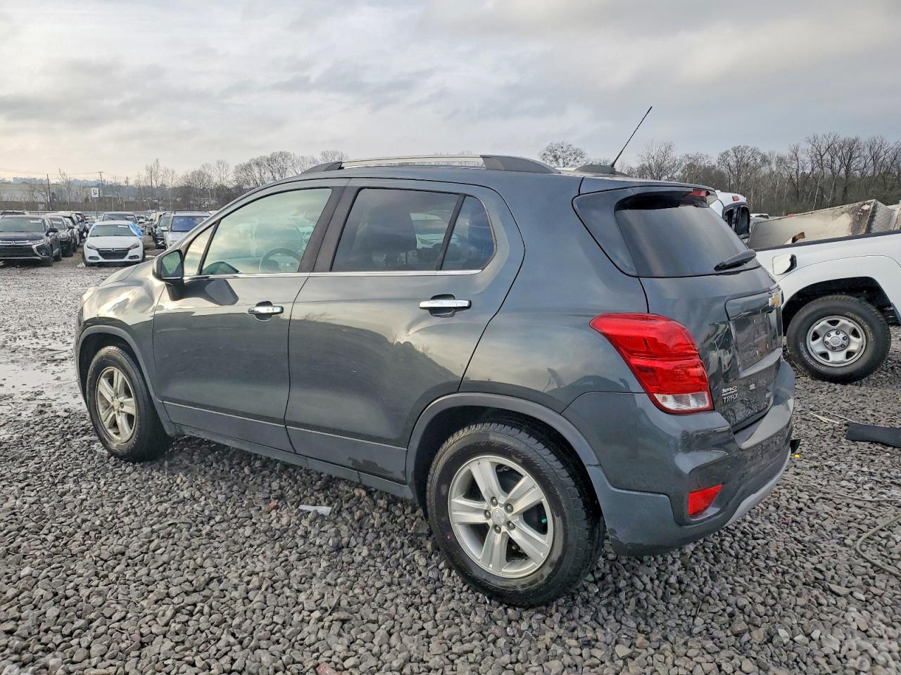 2019 CHEVROLET TRAX 1LT photo 2
