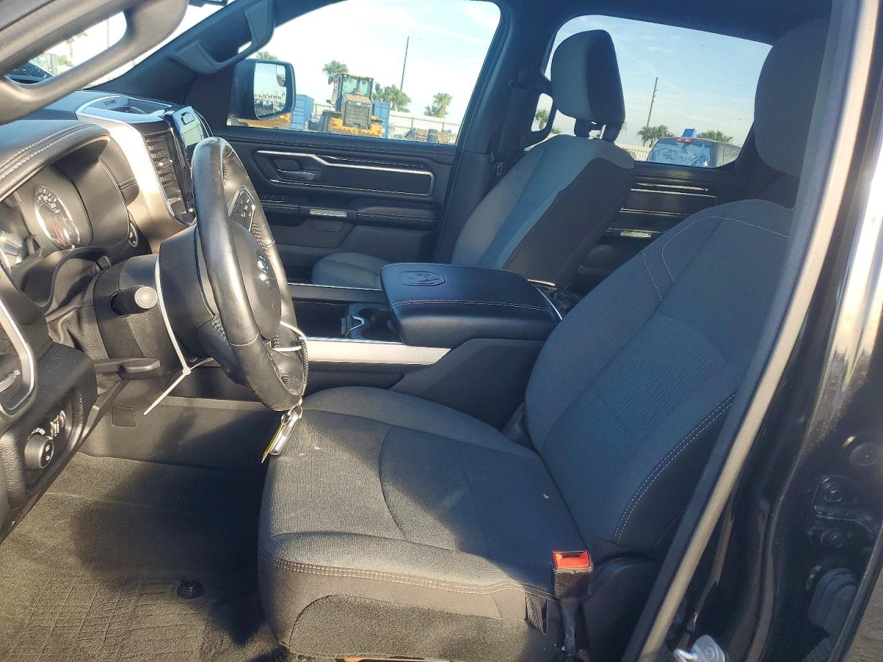 2019 RAM 1500 LARAMIE photo 7