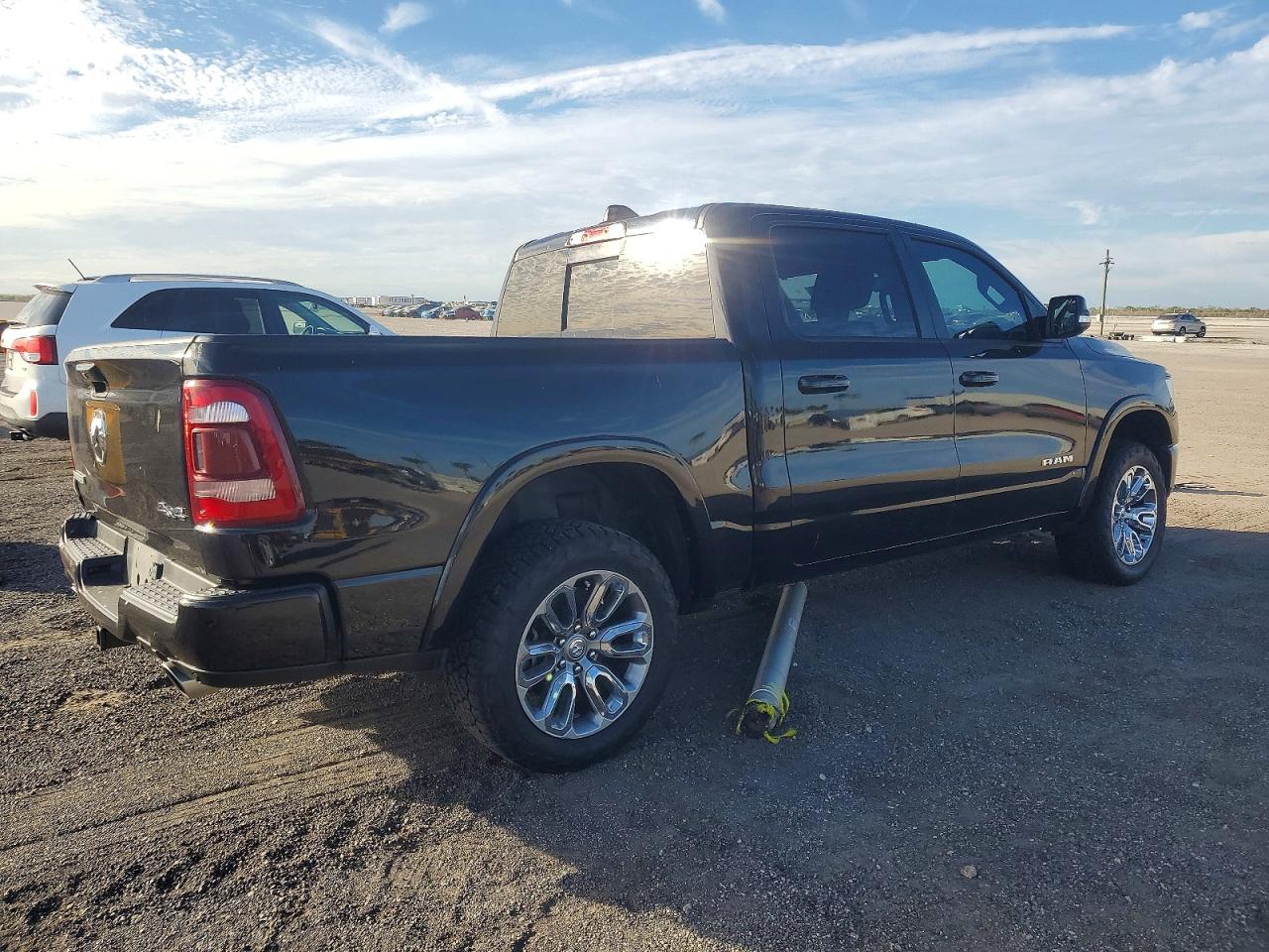 2019 RAM 1500 LARAMIE photo 3