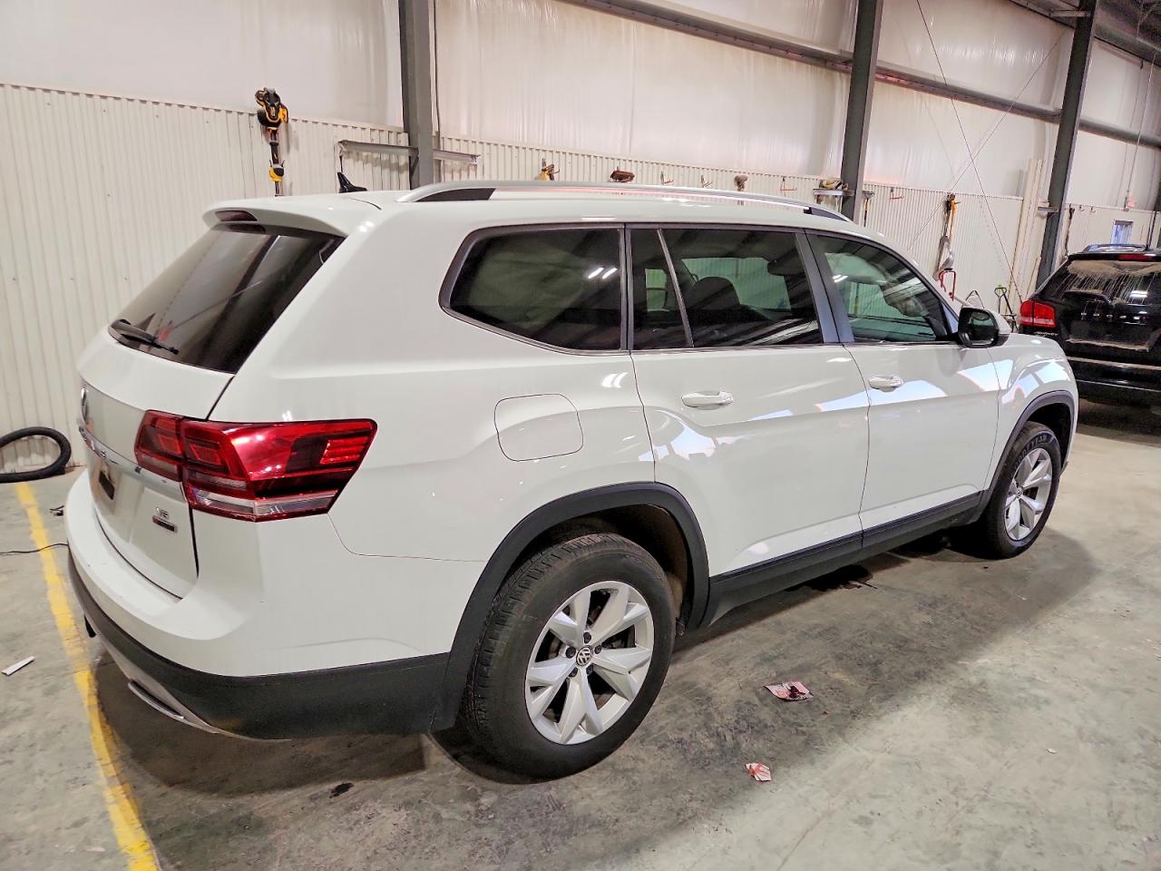 2018 VOLKSWAGEN ATLAS SE photo 3
