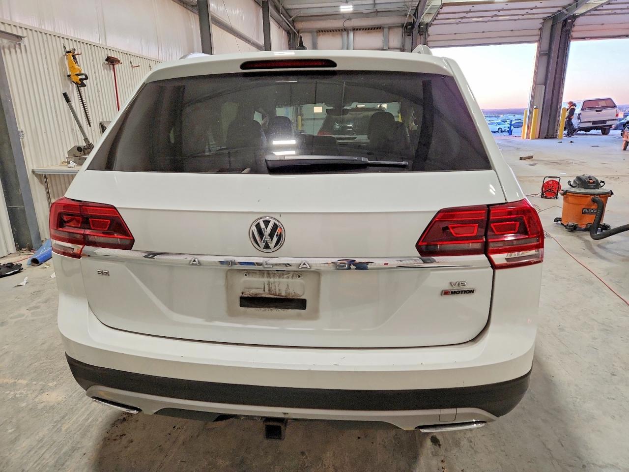2018 VOLKSWAGEN ATLAS SE photo 6