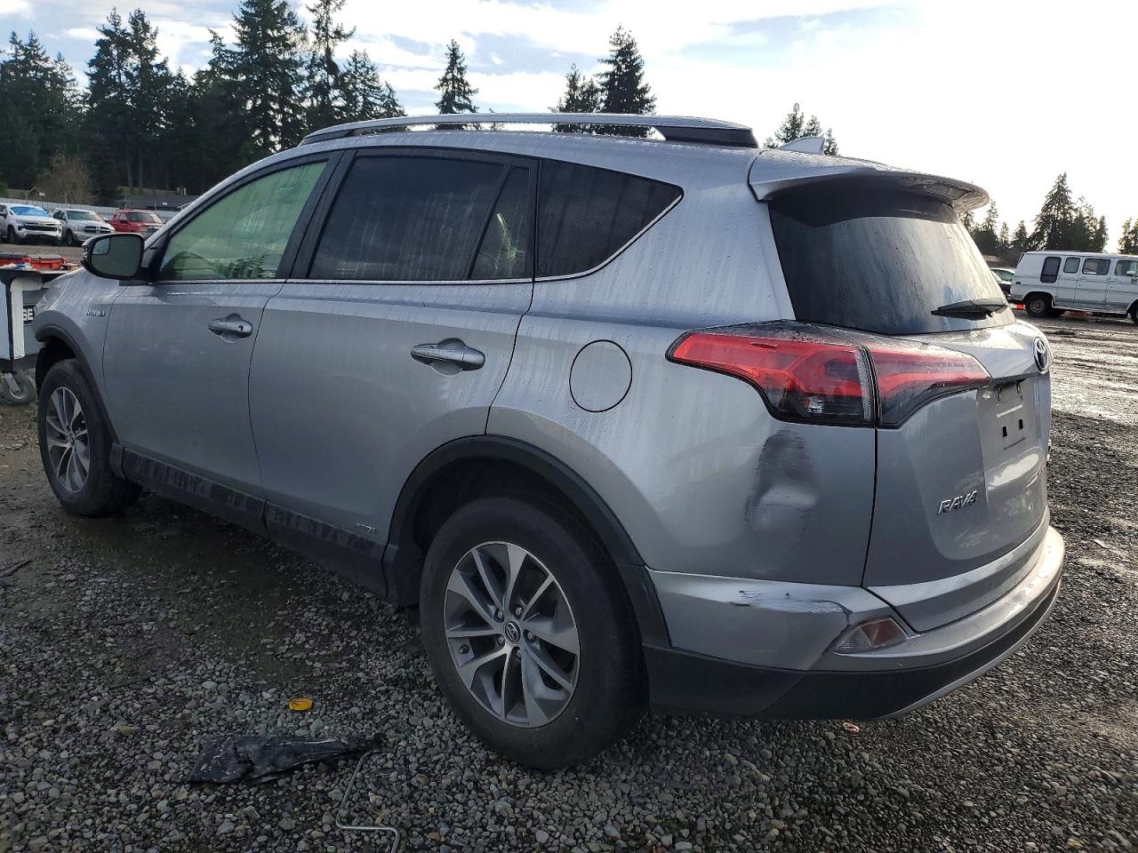 2017 TOYOTA RAV4 HV LE photo 2