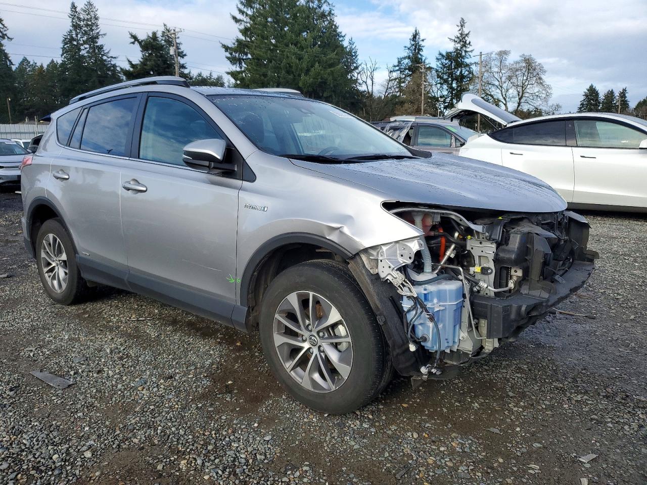 2017 TOYOTA RAV4 HV LE photo 4