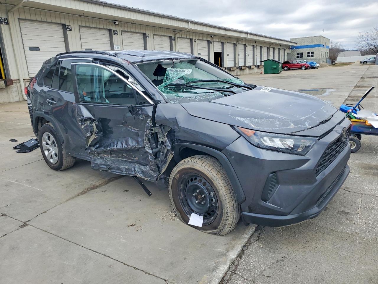 2021 TOYOTA RAV4 LE photo 4