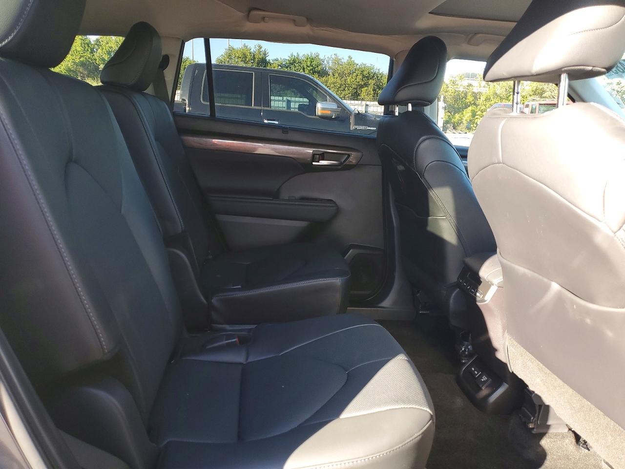 2024 TOYOTA HIGHLANDER HYBRID LIMITED photo 11