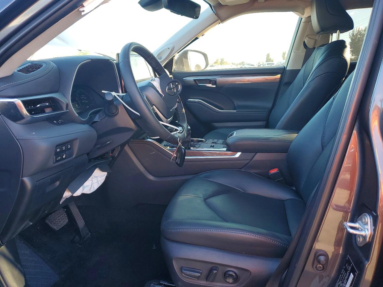 2024 TOYOTA HIGHLANDER HYBRID LIMITED photo 7