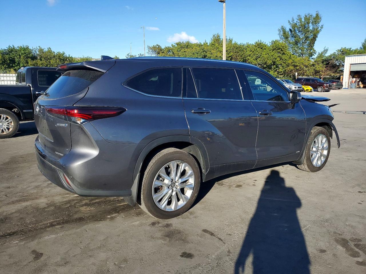 2024 TOYOTA HIGHLANDER HYBRID LIMITED photo 3