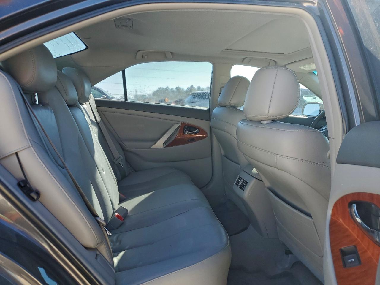 2011 TOYOTA CAMRY BASE photo 10