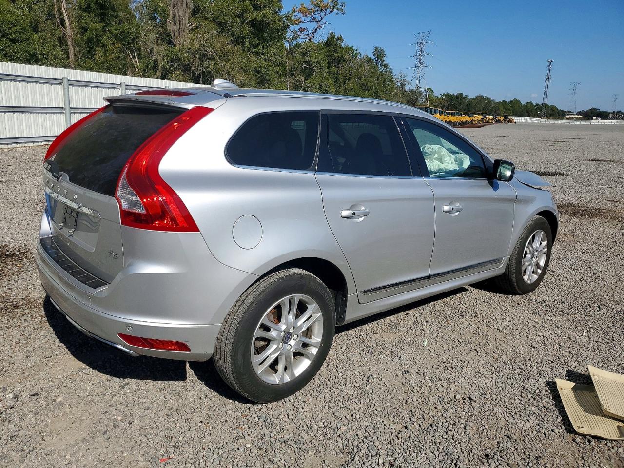2016 VOLVO XC60 T5 PREMIER photo 3