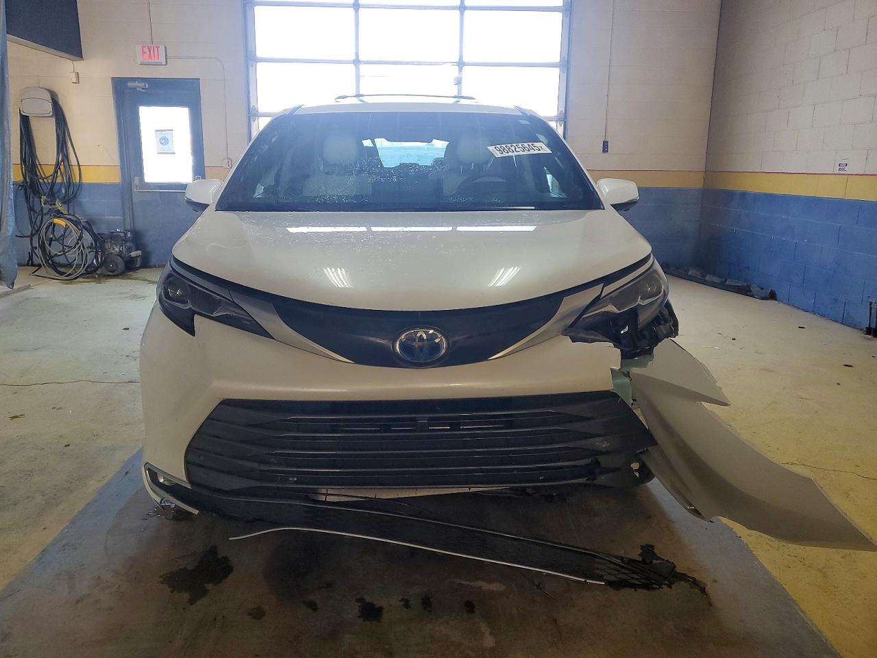 2025 TOYOTA SIENNA LIMITED photo 5