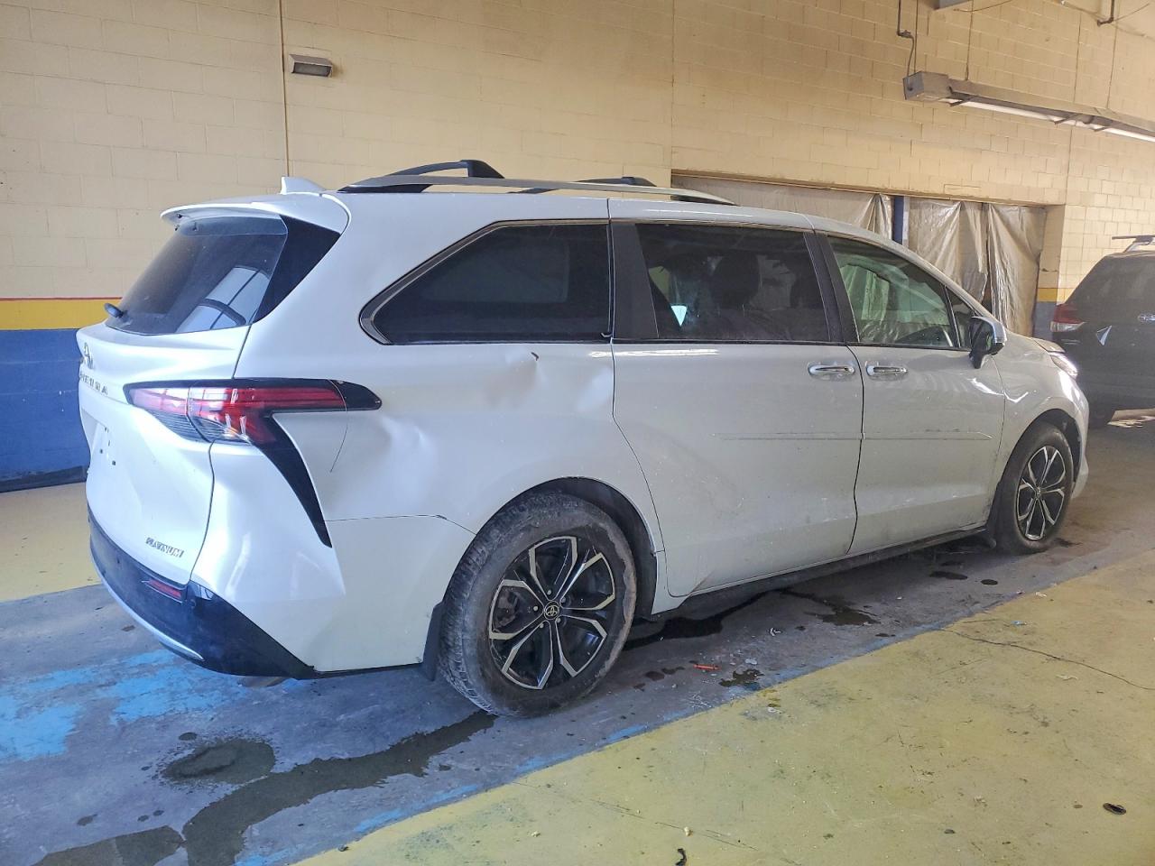 2025 TOYOTA SIENNA LIMITED photo 3