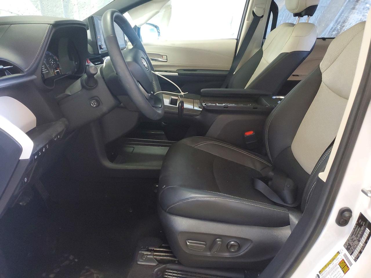 2025 TOYOTA SIENNA LIMITED photo 7