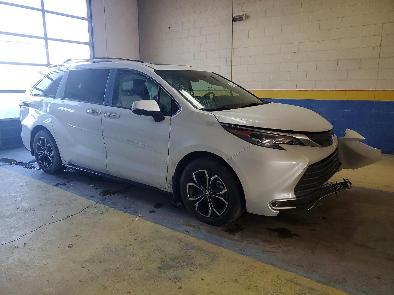 2025 TOYOTA SIENNA LIMITED photo 4