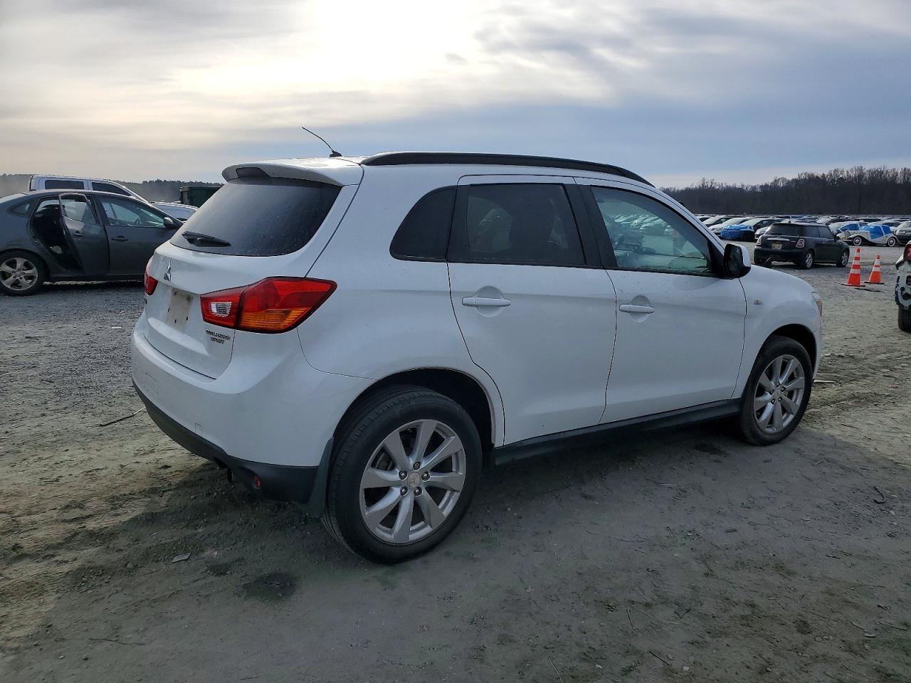 2015 MITSUBISHI OUTLANDER SPORT ES photo 3