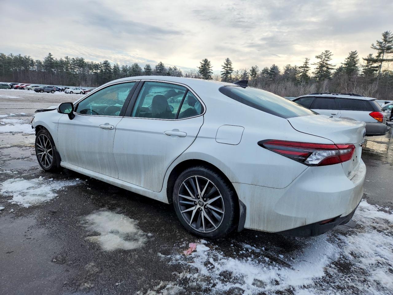 2022 TOYOTA CAMRY XLE photo 2