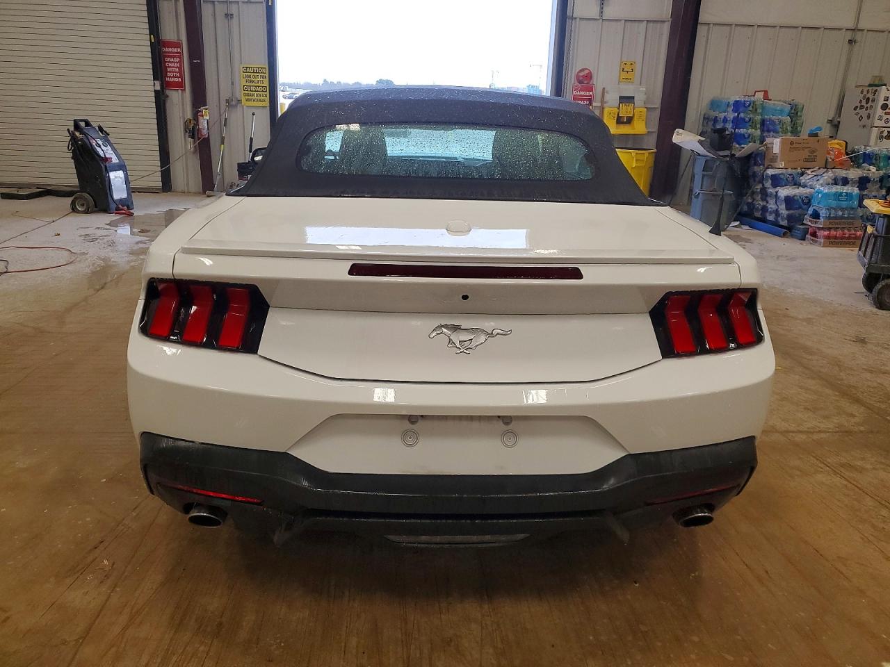 2025 FORD MUSTANG photo 6