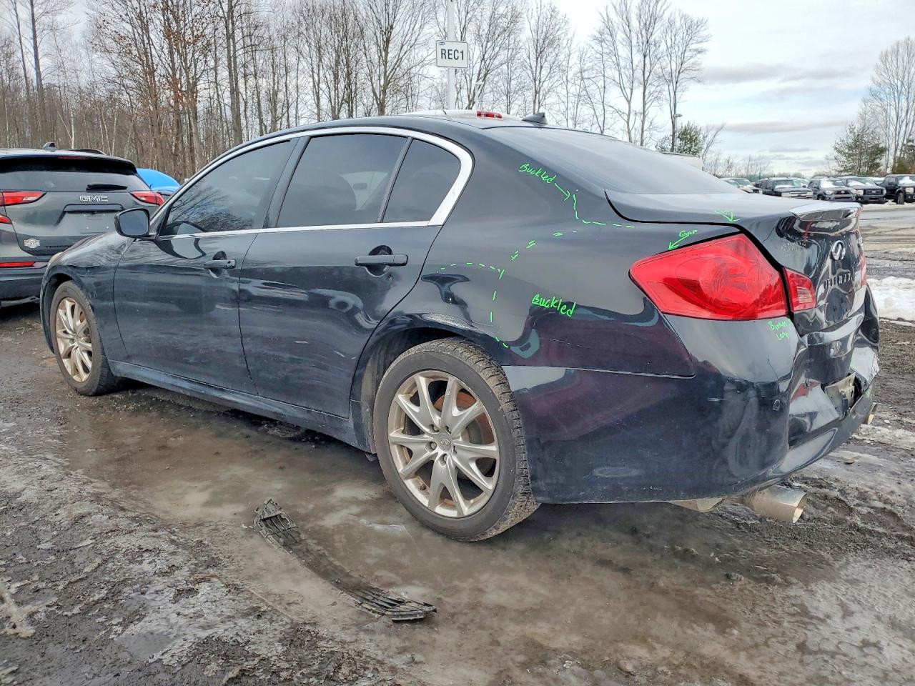 2010 INFINITI G37 photo 2