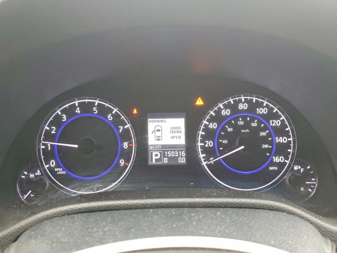 2010 INFINITI G37 photo 9