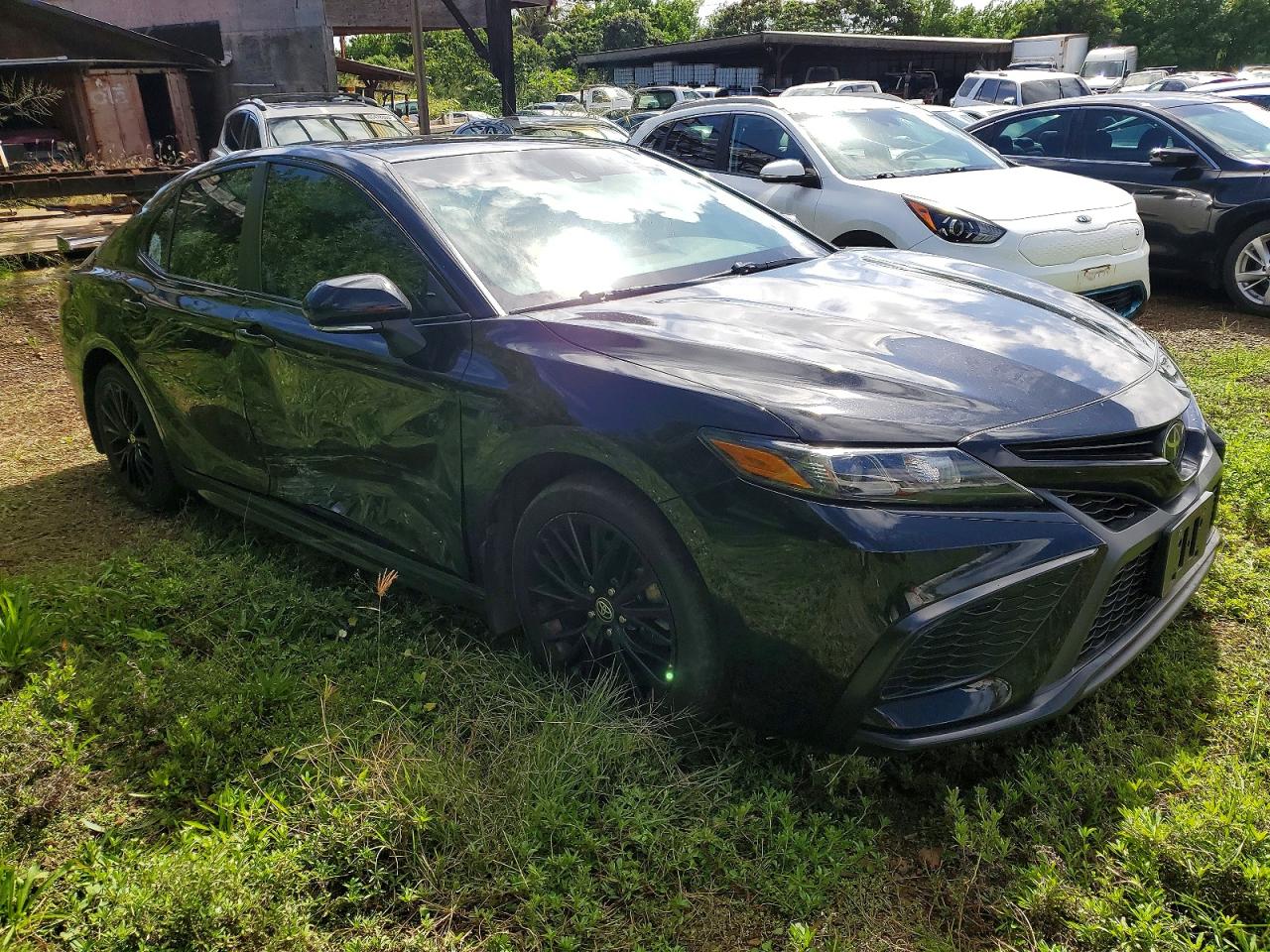 2021 TOYOTA CAMRY SE photo 4