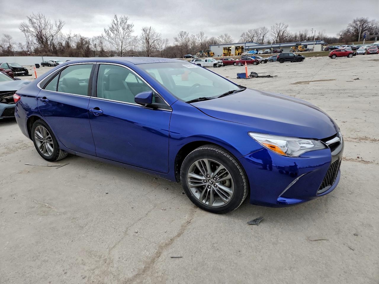 2016 TOYOTA CAMRY LE photo 4