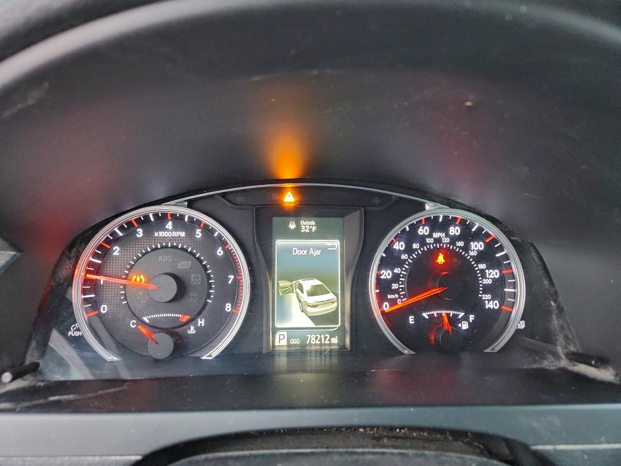 2016 TOYOTA CAMRY LE photo 9