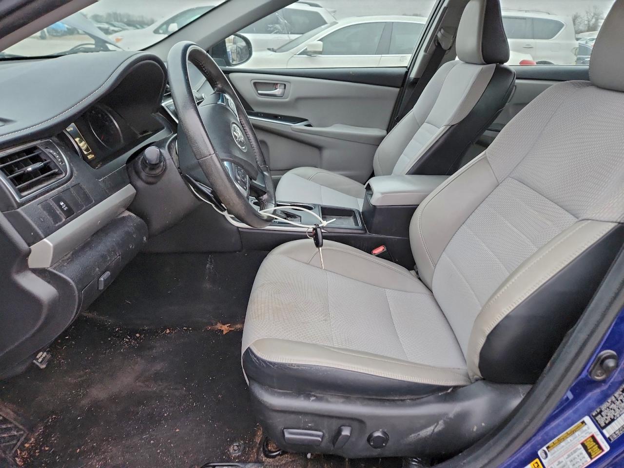 2016 TOYOTA CAMRY LE photo 7