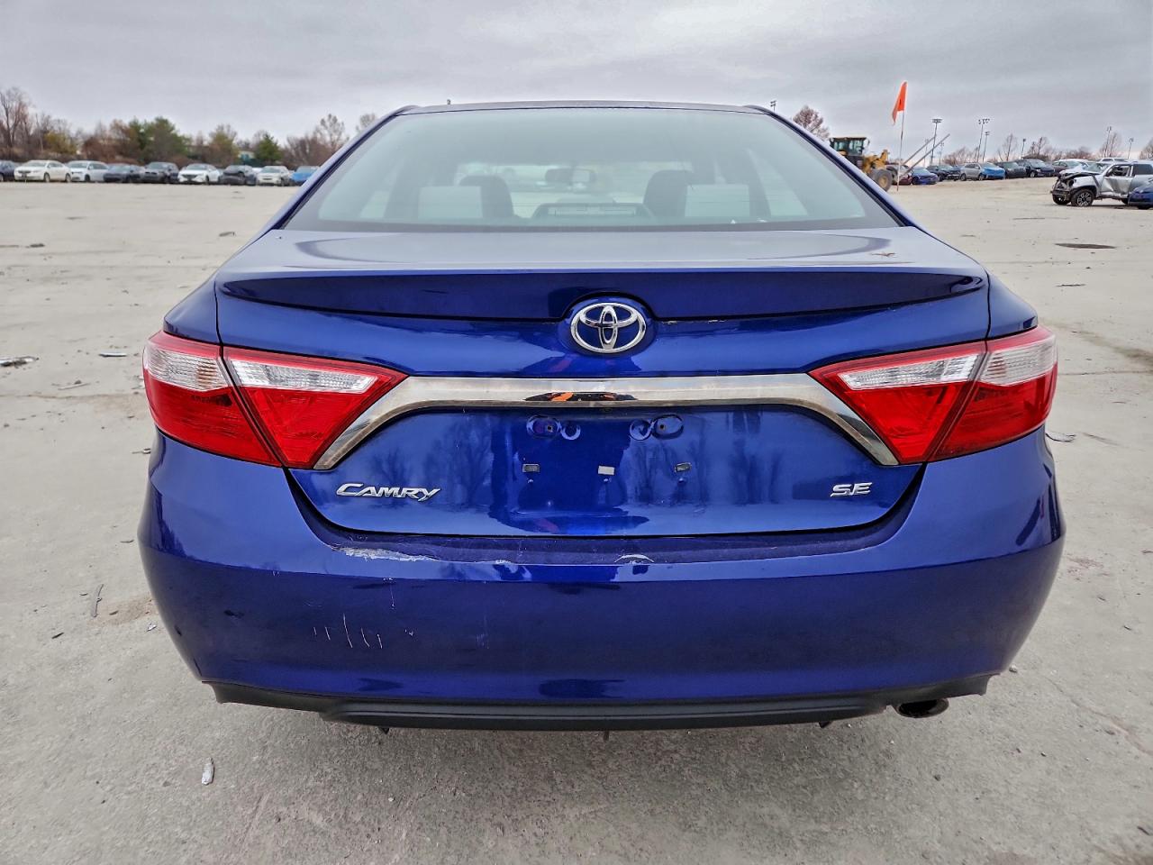 2016 TOYOTA CAMRY LE photo 6