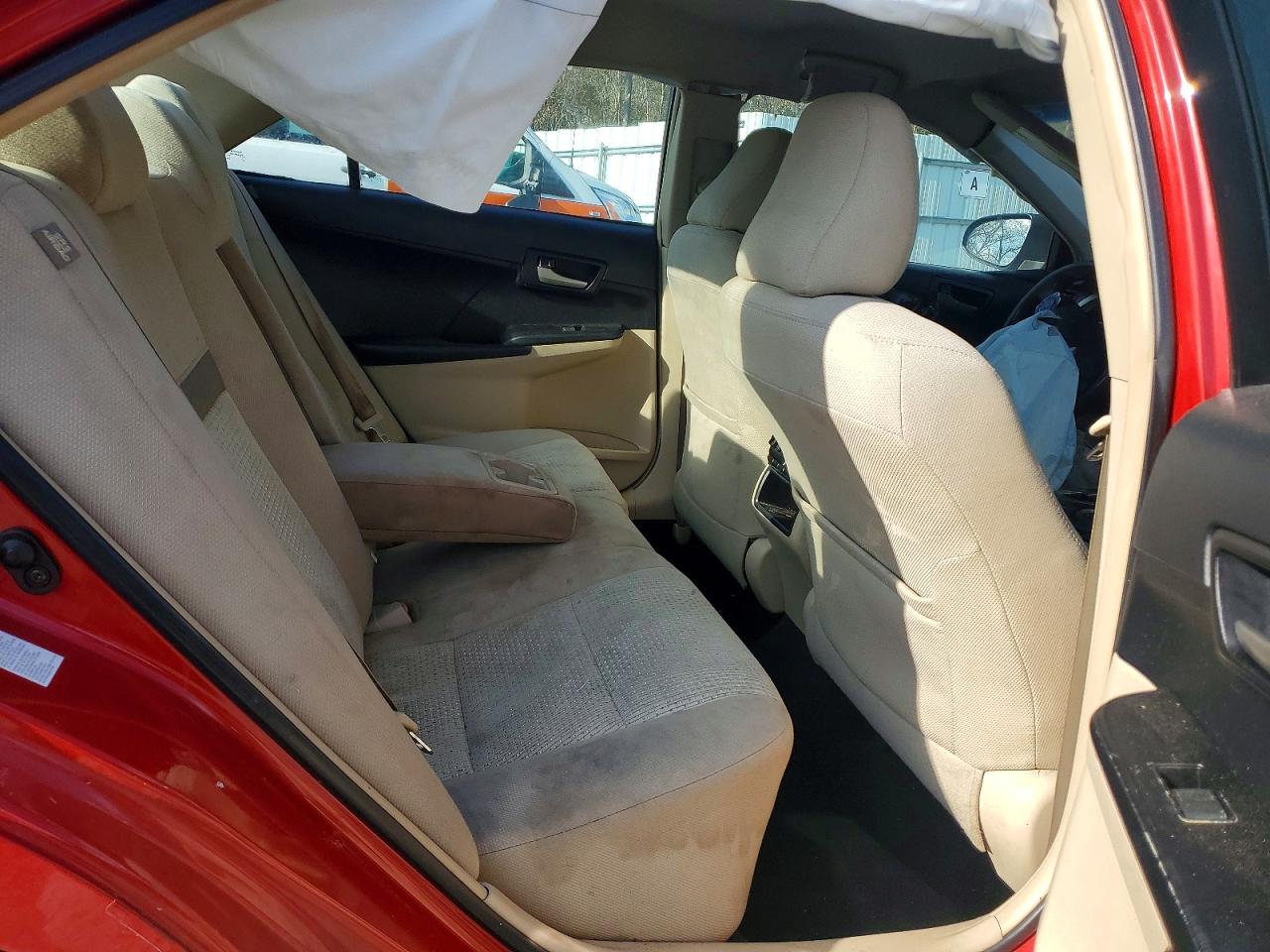 2014 TOYOTA CAMRY L photo 10