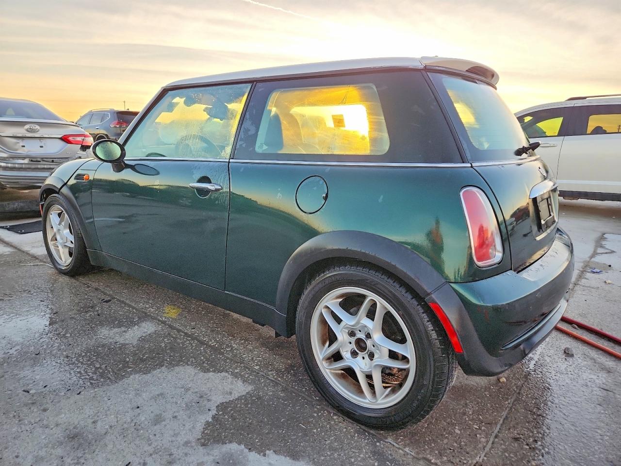 2006 MINI COOPER photo 2