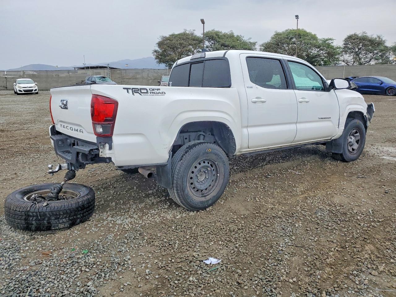 2019 TOYOTA TACOMA SR5 photo 3