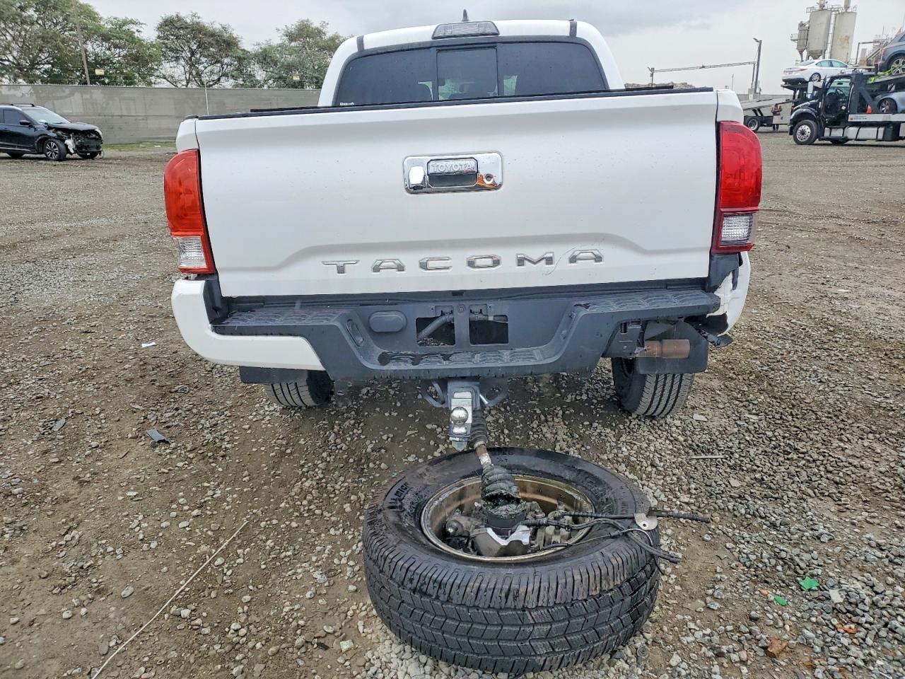 2019 TOYOTA TACOMA SR5 photo 6