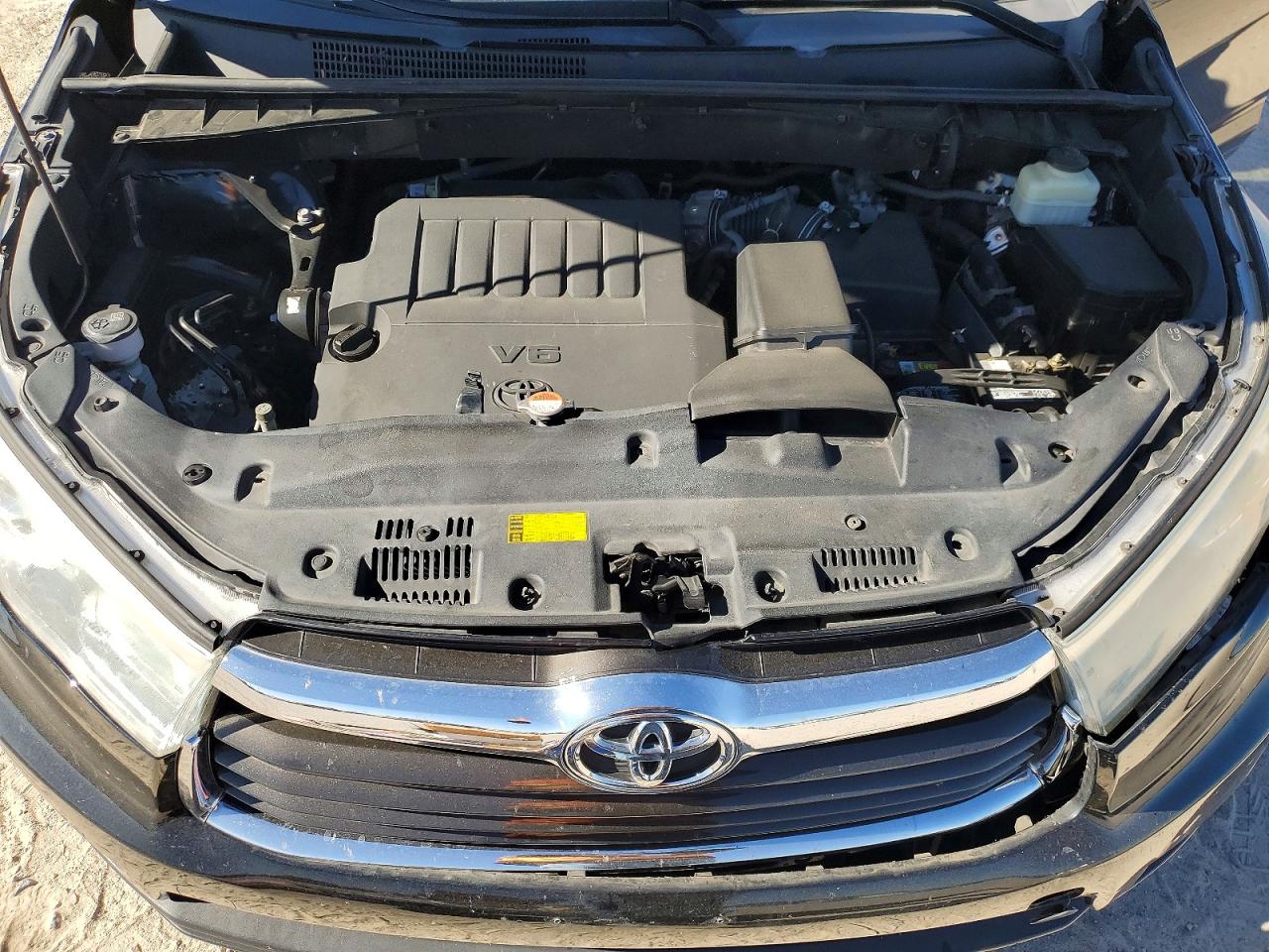 2016 TOYOTA HIGHLANDER XLE photo 12