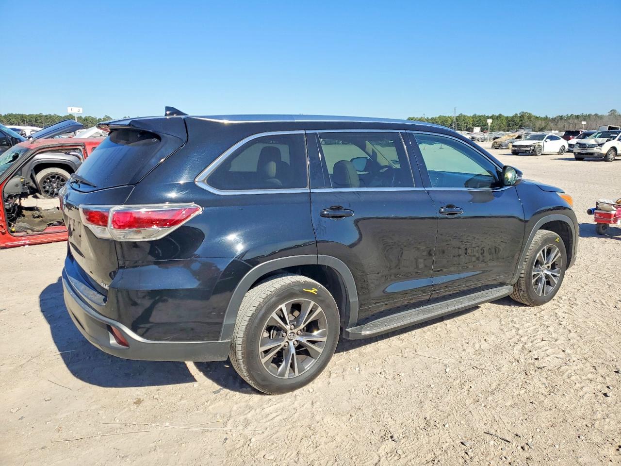 2016 TOYOTA HIGHLANDER XLE photo 3