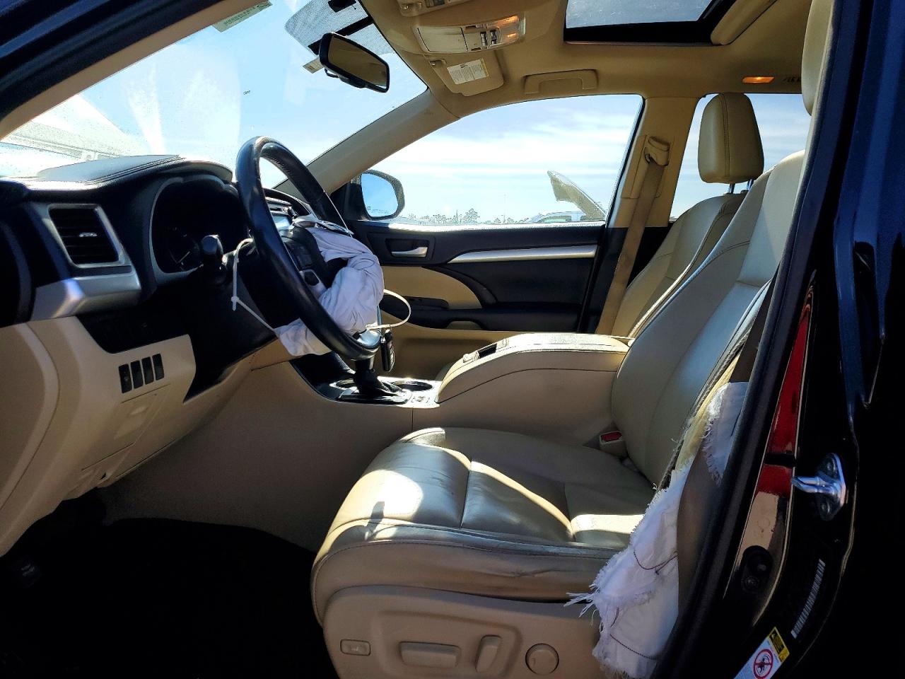 2016 TOYOTA HIGHLANDER XLE photo 7