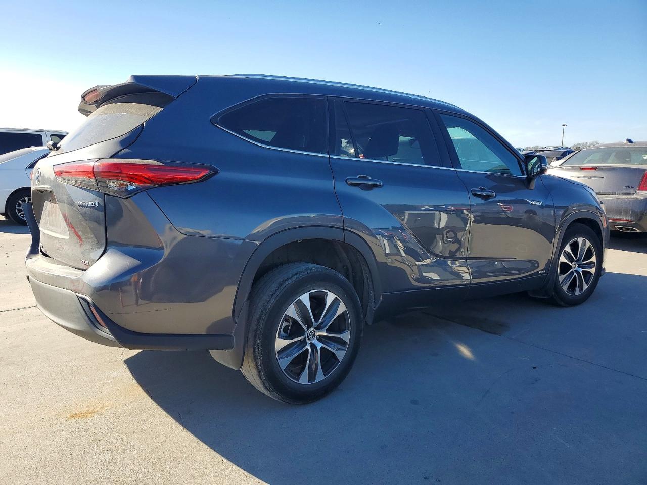 2020 TOYOTA HIGHLANDER HYBRID XLE photo 3