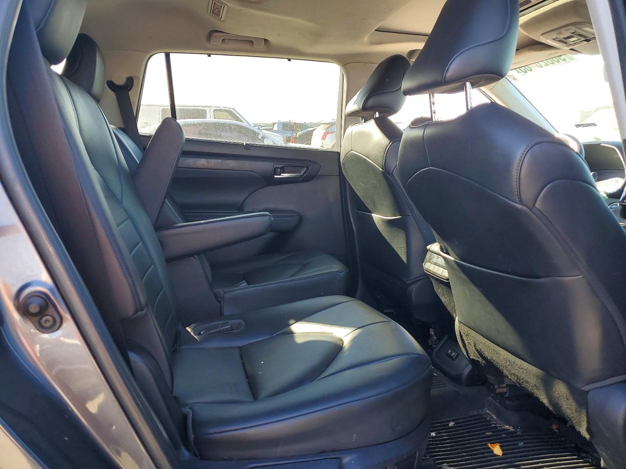 2020 TOYOTA HIGHLANDER HYBRID XLE photo 11
