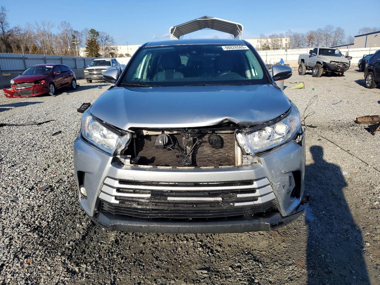 2018 TOYOTA HIGHLANDER LE photo 5