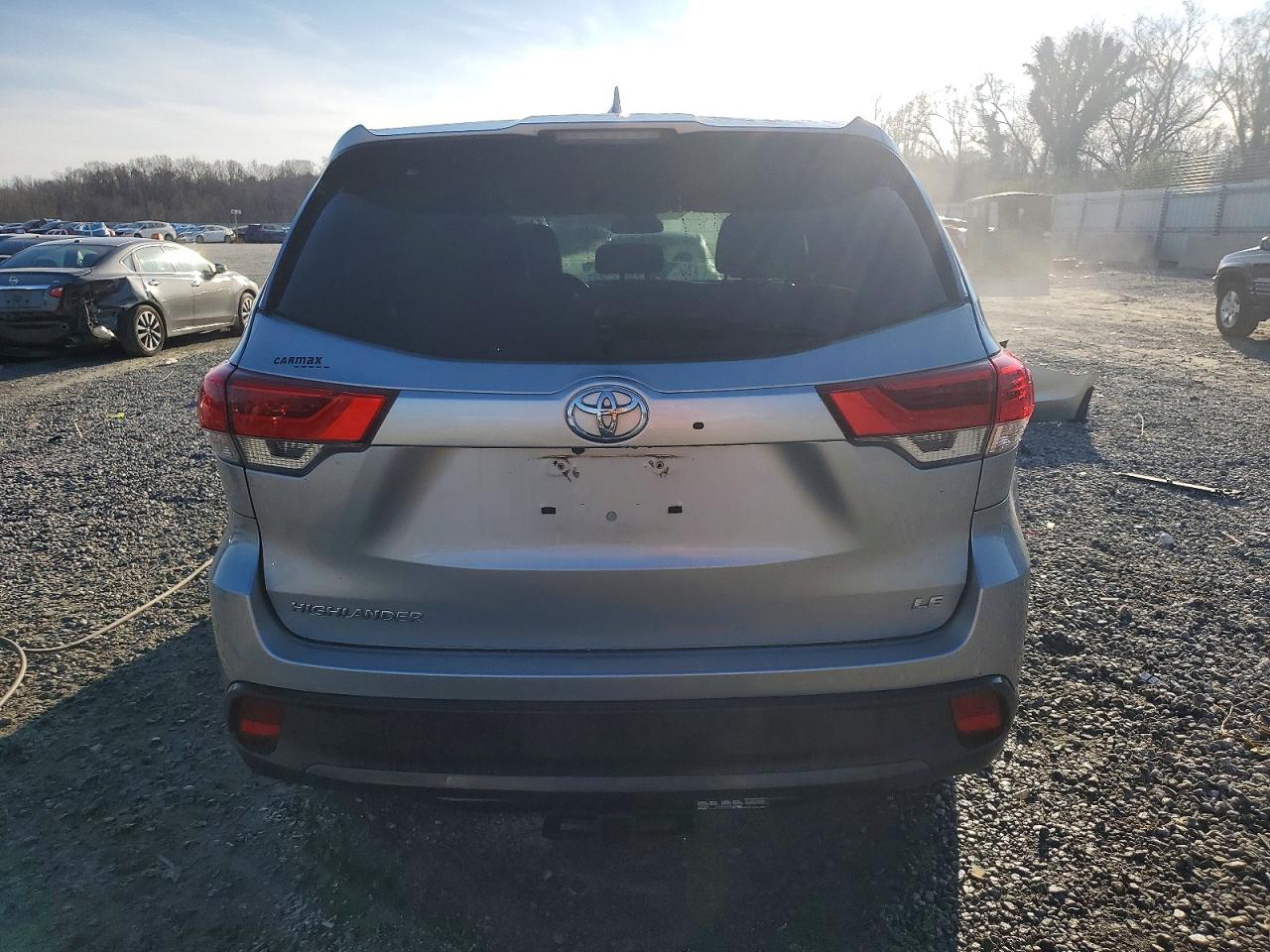 2018 TOYOTA HIGHLANDER LE photo 6