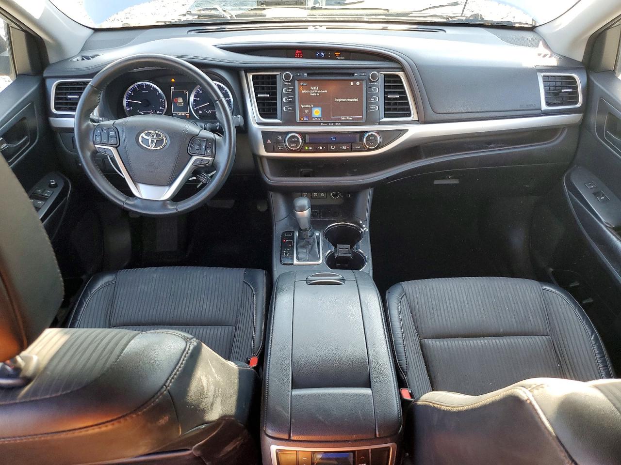 2018 TOYOTA HIGHLANDER LE photo 8