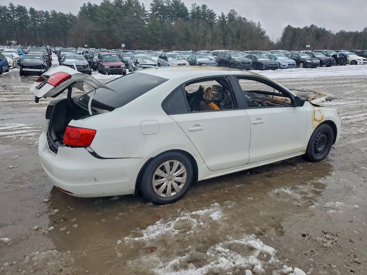 2014 VOLKSWAGEN JETTA BASE photo 3