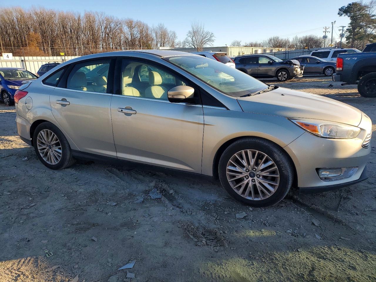 2017 FORD FOCUS TITANIUM photo 4