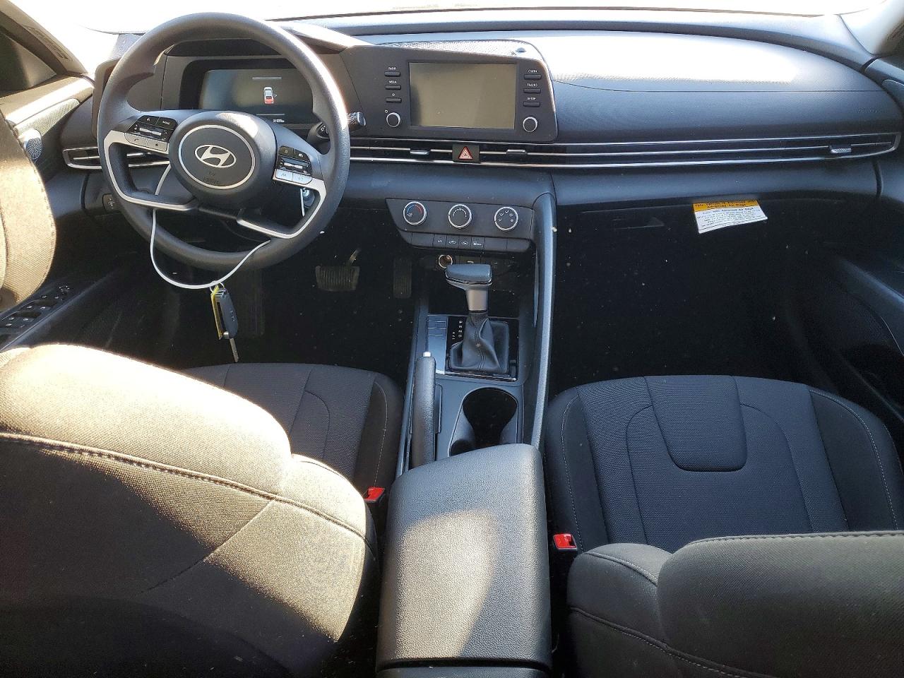 2025 HYUNDAI ELANTRA SE photo 8