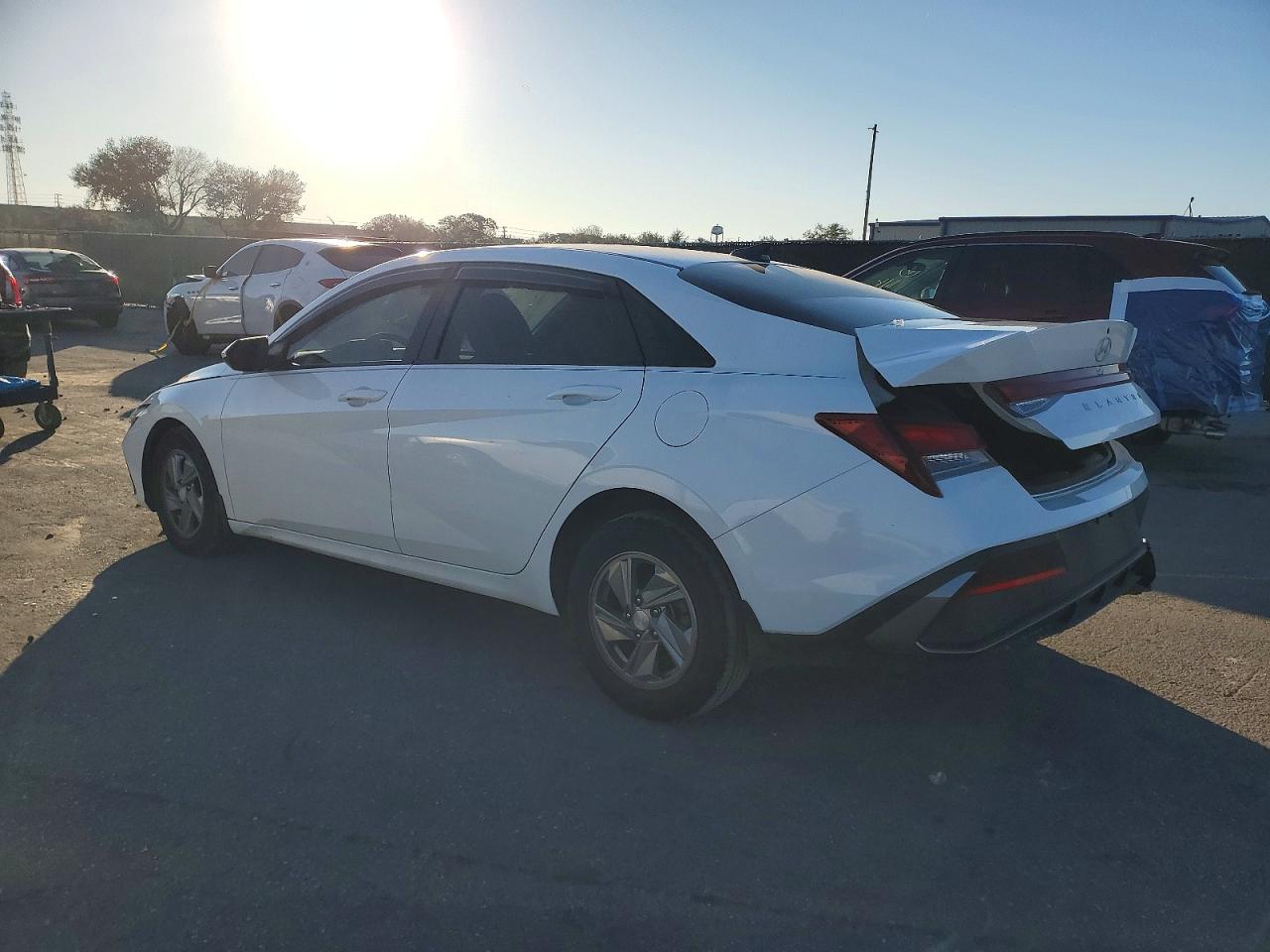 2025 HYUNDAI ELANTRA SE photo 2