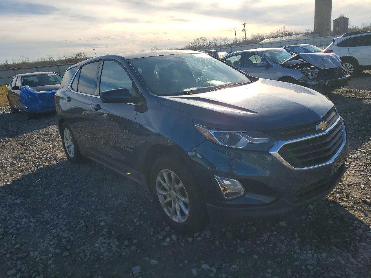 2019 CHEVROLET EQUINOX LT photo 4