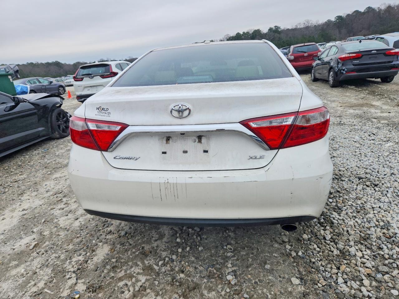 2017 TOYOTA CAMRY LE photo 6