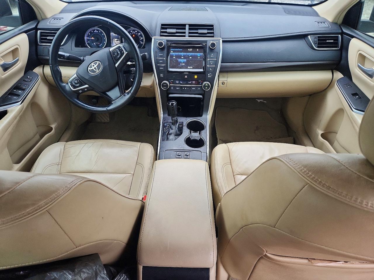 2017 TOYOTA CAMRY LE photo 8