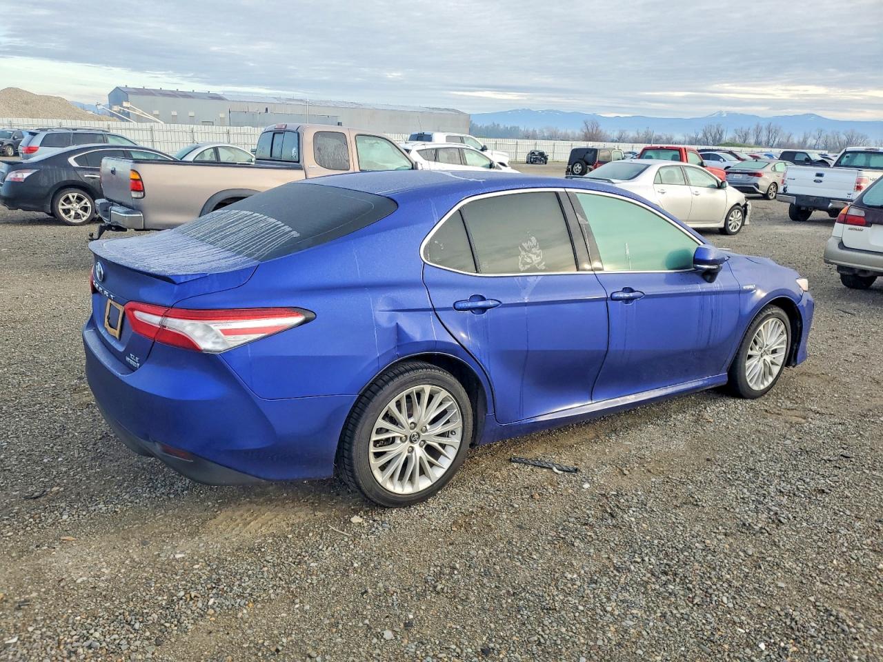 2018 TOYOTA CAMRY HYBRID photo 3