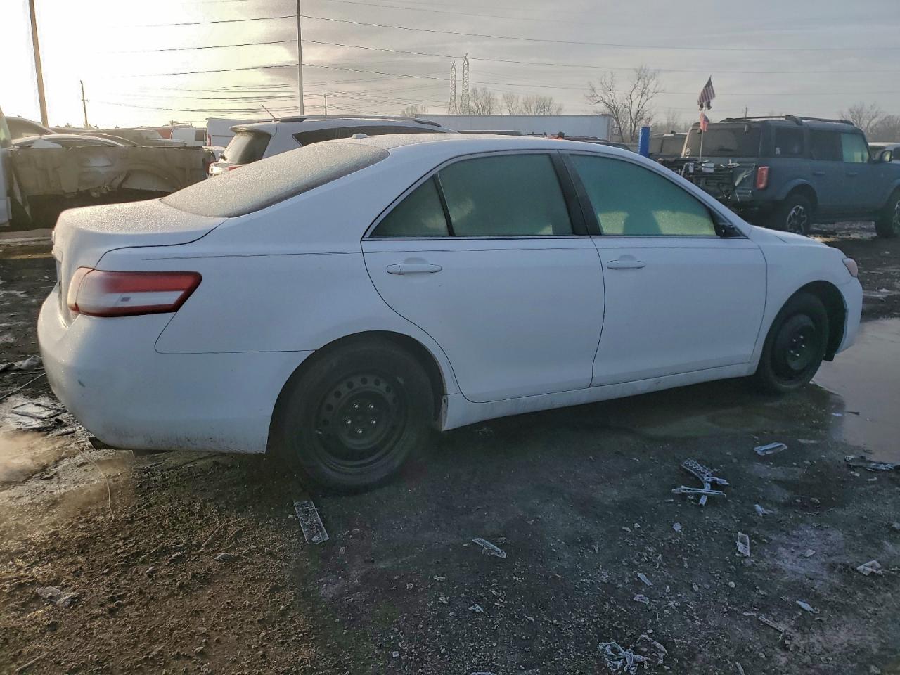 2010 TOYOTA CAMRY BASE photo 3