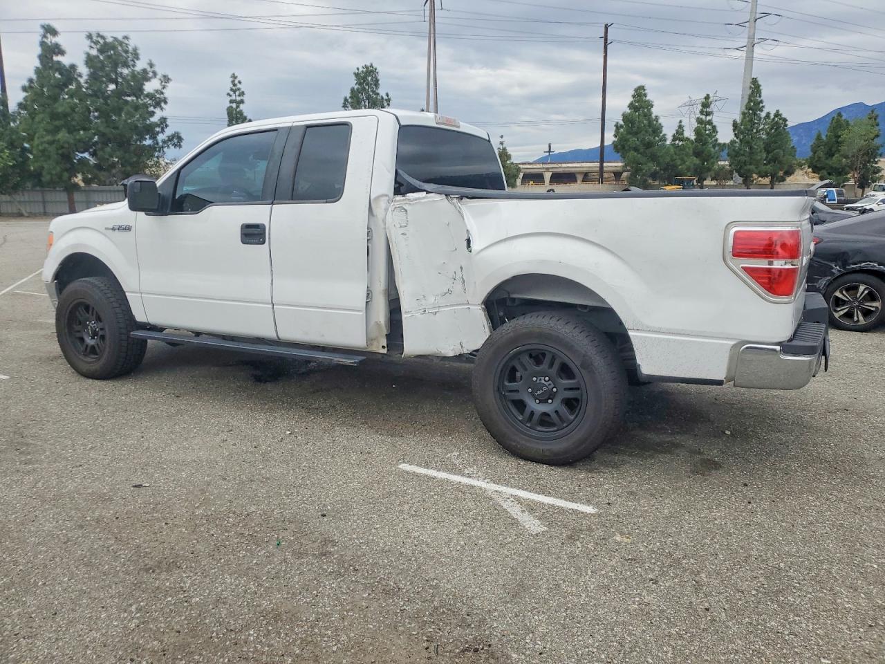 2011 FORD F150 SUPER CAB photo 2