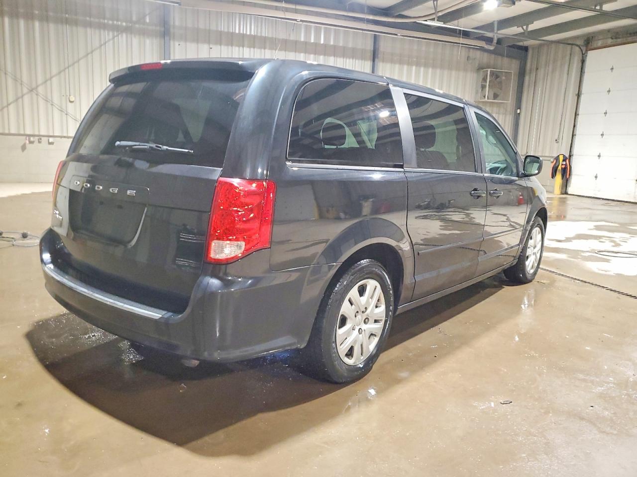 2015 DODGE GRAND CARAVAN SE photo 3